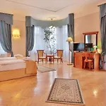 מלון Belvedere Wellness 4*
